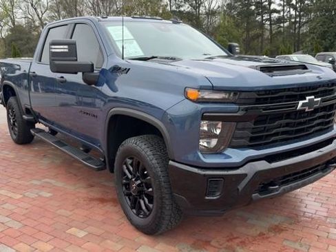 Used 2025 Chevrolet Silverado 2500 Custom w/ Custom Value Package image 5