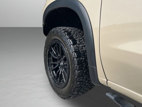 Used 2022 Chevrolet Silverado 1500 ZR2 w/ Technology Package image 23