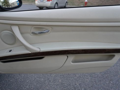 Used 2009 BMW 328i Convertible image 27