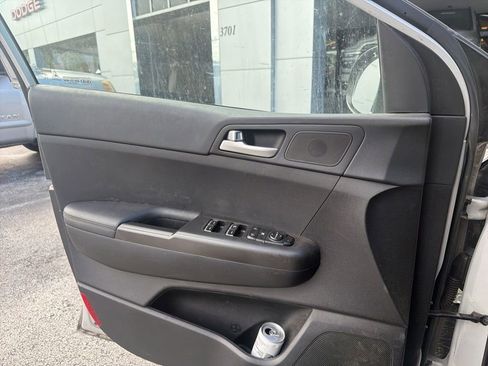 Used 2020 Kia Sportage LX FWD image 4
