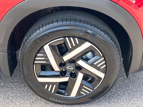Certified 2025 Nissan Kicks SV image 8