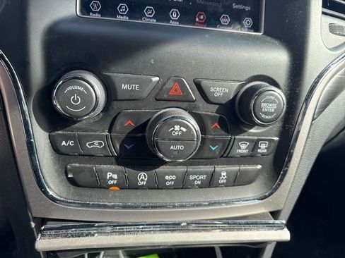 Used 2019 Jeep Grand Cherokee Laredo image 14