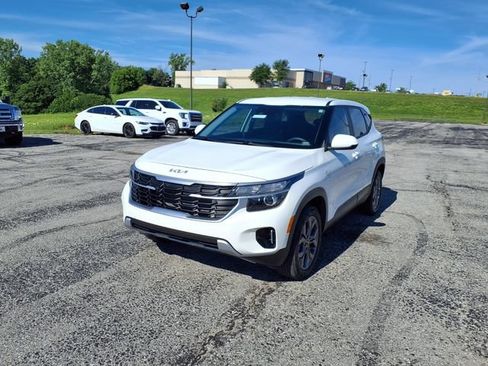 Used 2024 Kia Seltos LX AWD/4WD image 11