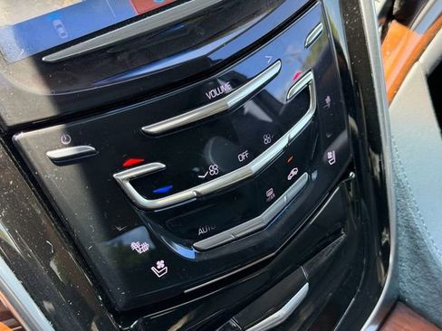 Used 2019 Cadillac Escalade Luxury RWD image 25