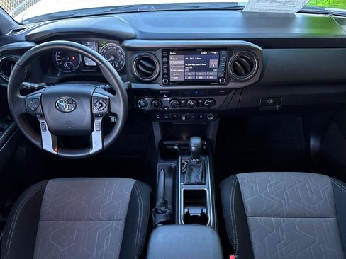 Used 2022 Toyota Tacoma TRD Off-Road image 15