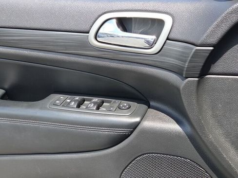 Used 2020 Jeep Grand Cherokee Altitude RWD image 28