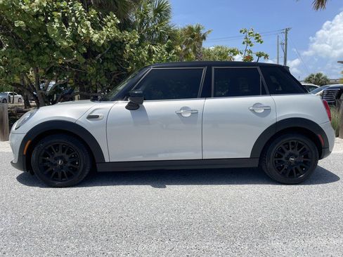 Used 2020 MINI Cooper 4-Door Hardtop w/ Storage Package FWD image 3