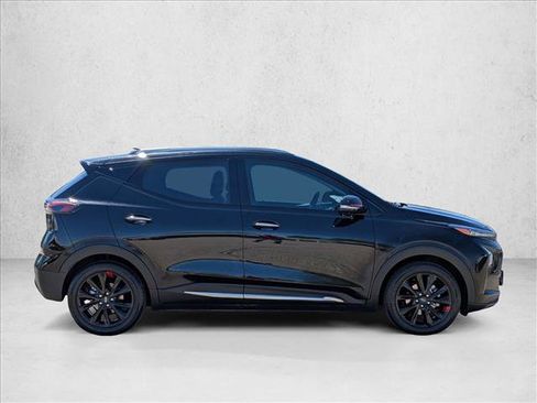 Used 2023 Chevrolet Bolt EUV Premier w/ Sun & Sound Package FWD image 4