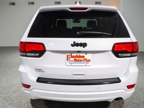 Used 2018 Jeep Grand Cherokee Altitude image 8