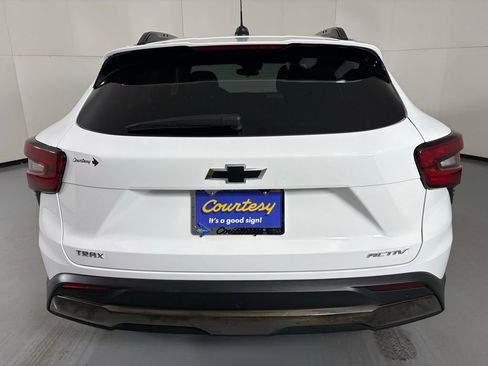 Used 2026 Chevrolet Trax ACTIV w/ Sunroof Package image 7