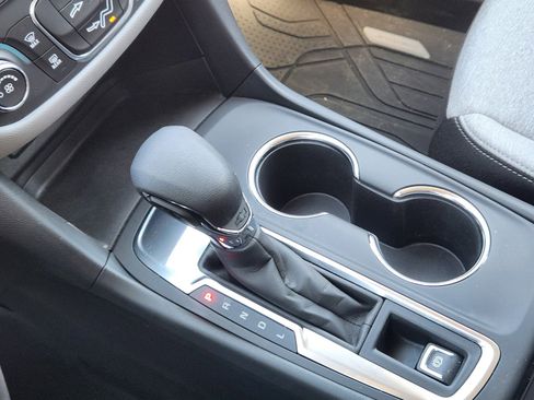 Used 2024 Chevrolet Equinox LS w/ LS Convenience Package image 16