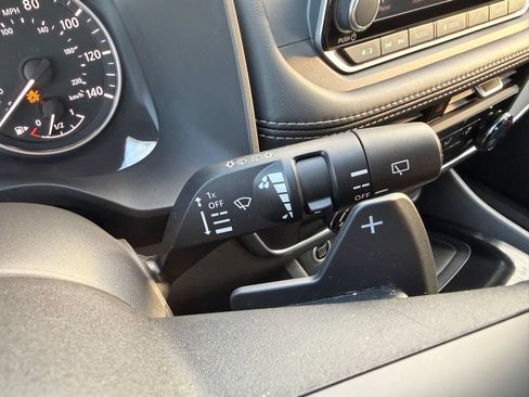 Used 2023 Nissan Rogue S AWD/4WD image 14