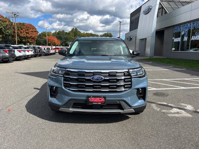 Used 2025 Ford Explorer Active w/ Active Comfort Package AWD/4WD image 2