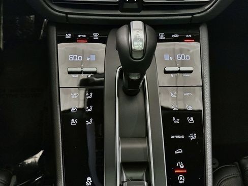 Used 2026 Porsche Macan AWD/4WD image 17