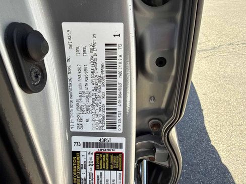 Used 2019 Toyota Tacoma TRD Sport AWD/4WD image 16