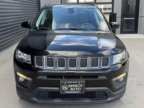 Used 2019 Jeep Compass Latitude w/ Popular Equipment Group AWD/4WD image 4