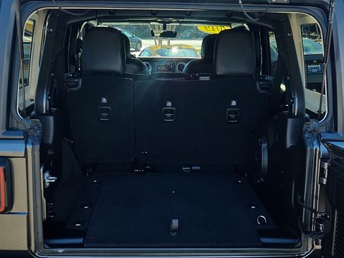 Used 2019 Jeep Wrangler Unlimited Sahara image 28