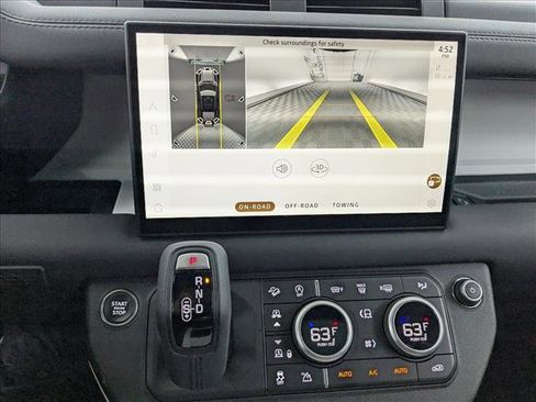 Used 2025 Land Rover Defender 110 X-Dynamic SE image 17