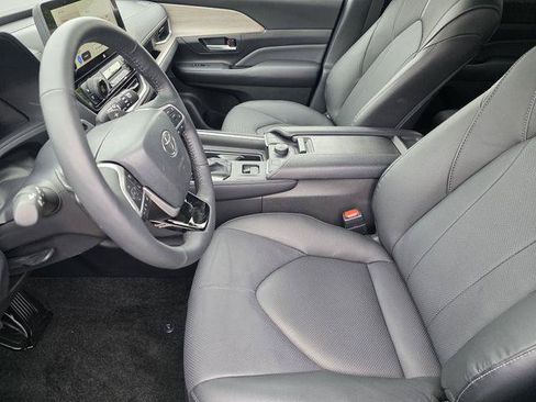 Certified 2026 Toyota Grand Highlander AWD image 12