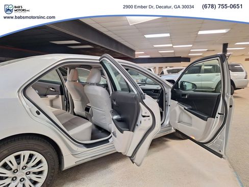 Used 2012 Toyota Camry LE image 30