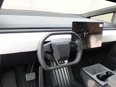 Used 2024 Tesla Cybertruck AWD Crew Cab image 81