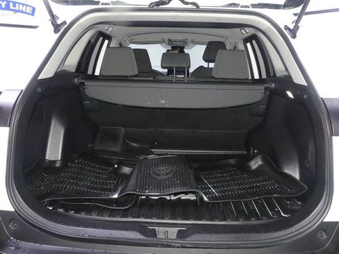 Used 2022 Toyota RAV4 XLE AWD/4WD image 9