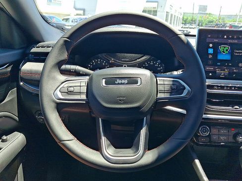 Used 2025 Jeep Compass Trailhawk AWD/4WD image 16