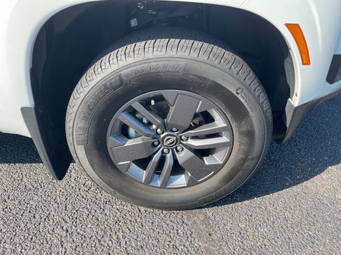 Used 2025 Nissan Frontier SV RWD image 22