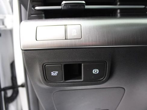 Used 2024 Hyundai Kona Limited FWD image 41