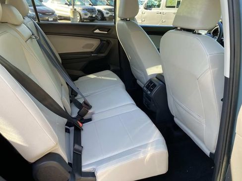 Used 2020 Volkswagen Tiguan SEL FWD image 22