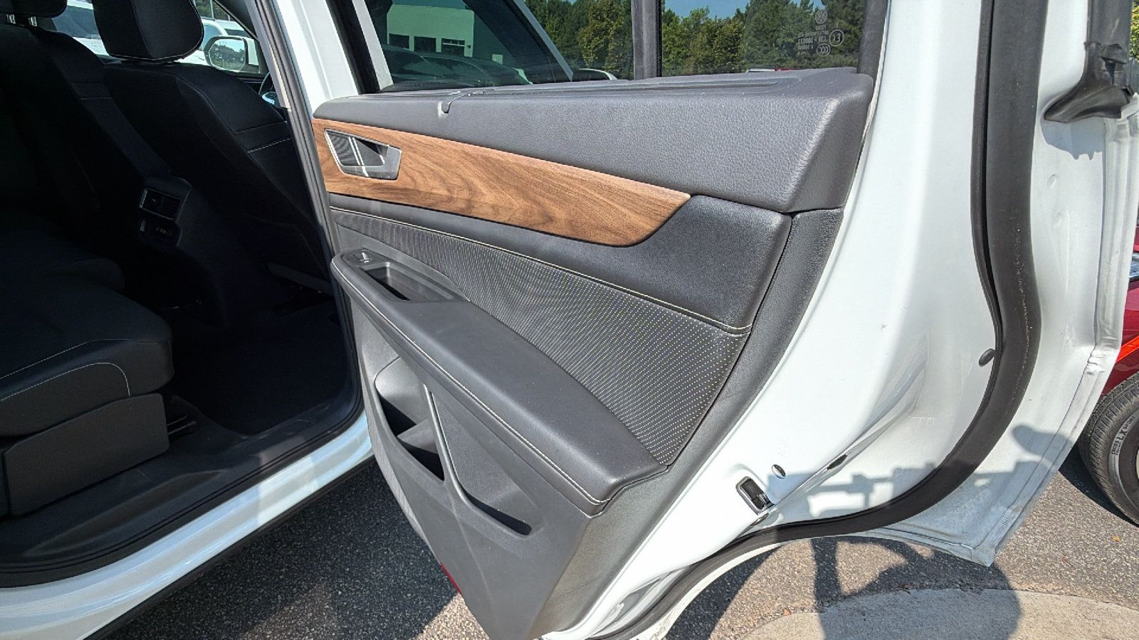 Used 2025 Volkswagen Atlas SE FWD image 20
