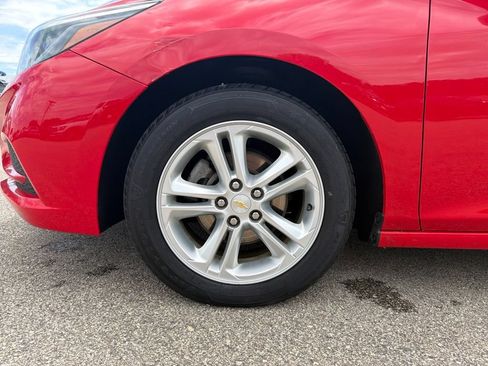 Used 2018 Chevrolet Cruze LT w/ Convenience Package FWD image 39