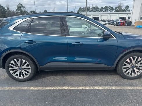 Used 2020 Ford Escape Titanium w/ Titanium Premium Package 2.0 image 3