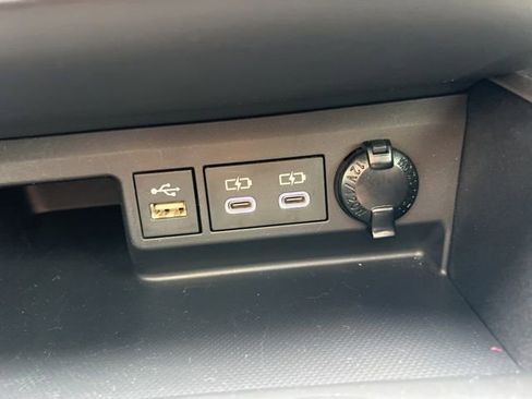 Used 2023 Toyota Highlander XLE image 22