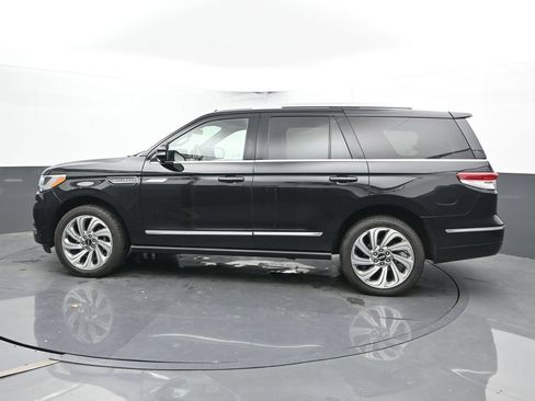 Used 2024 Lincoln Navigator Premiere AWD/4WD image 8