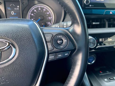 Used 2022 Toyota Venza LE image 24