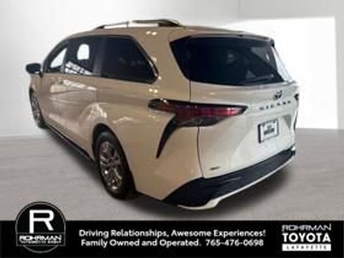 Used 2023 Toyota Sienna XSE w/ XSE Plus Package image 9