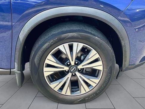 Used 2023 Nissan Rogue SV w/ SV Premium B Package image 11