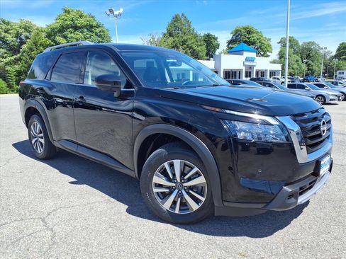 Used 2025 Nissan Pathfinder SL AWD/4WD image 2