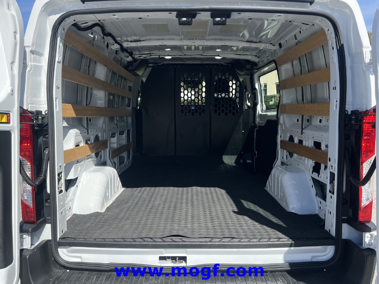 Used 2025 Ford Transit 250 Low Roof w/ Exterior Upgrade Package RWD image 19