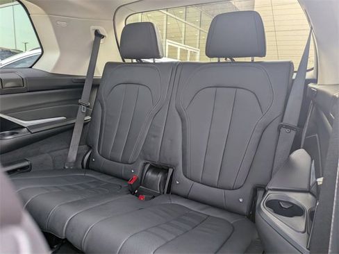 Used 2022 BMW X7 xDrive40i w/ Premium Package image 25