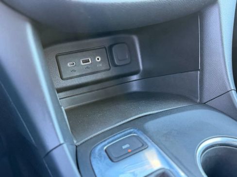 Used 2019 Chevrolet Equinox LT w/ Driver Convenience Package AWD/4WD image 18