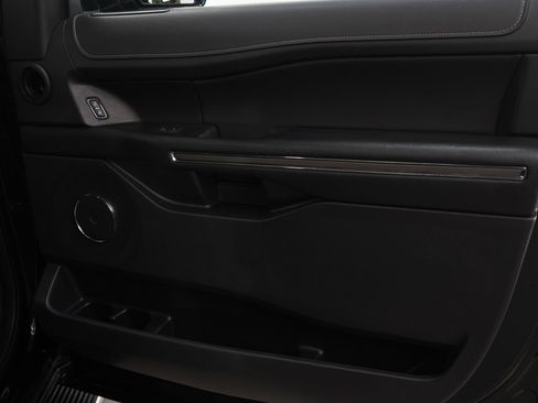 Used 2023 Ford Expedition Max XLT image 11