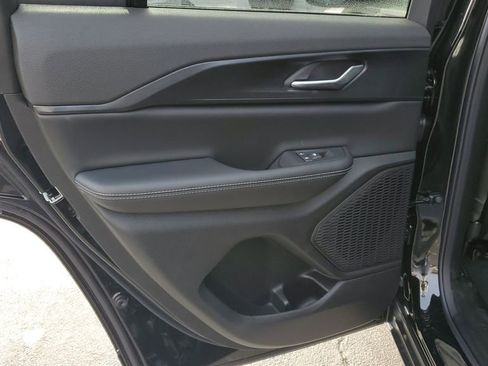 New 2025 Jeep Grand Cherokee Altitude image 16