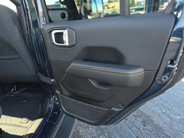 Used 2025 Jeep Wrangler Unlimited Sahara AWD/4WD image 33