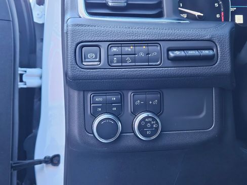 Used 2021 GMC Yukon Denali w/ Denali Premium Package image 19