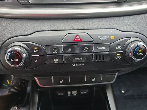 Used 2018 Kia Sorento LX FWD image 38