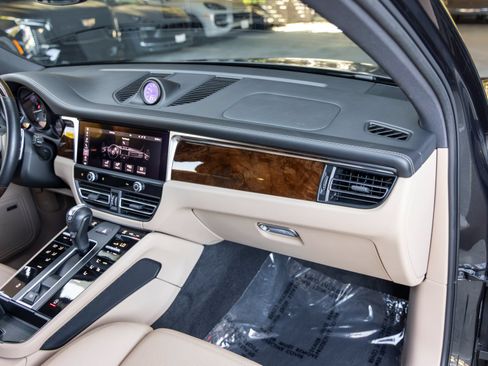 Certified 2023 Porsche Macan AWD/4WD image 64