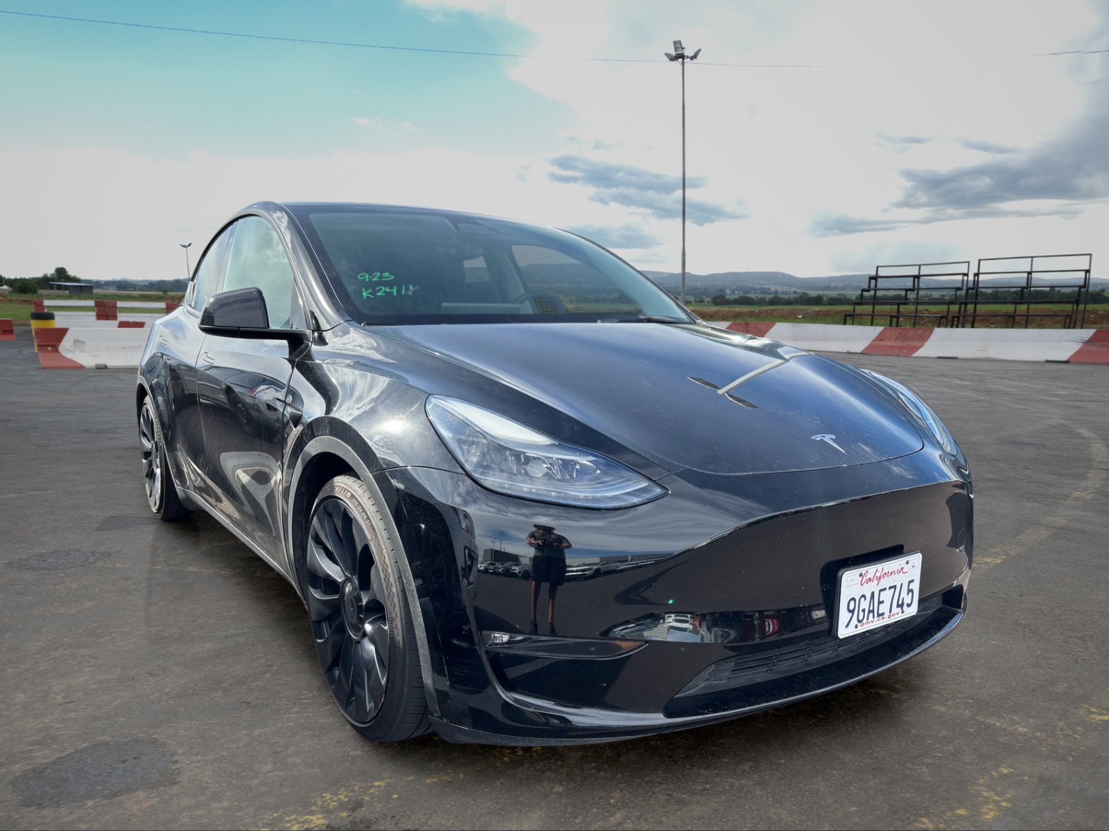 Used 2023 Tesla Model Y Performance AWD/4WD image 2