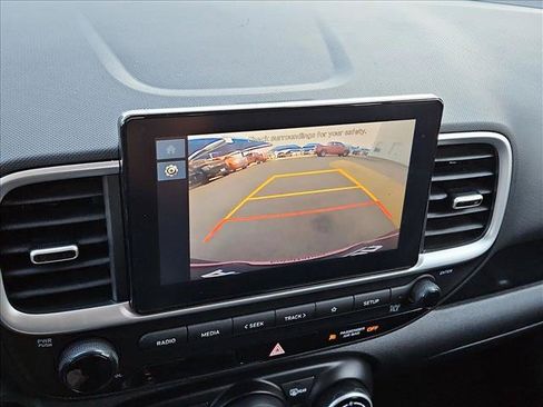 Used 2025 Hyundai Venue SEL FWD image 13